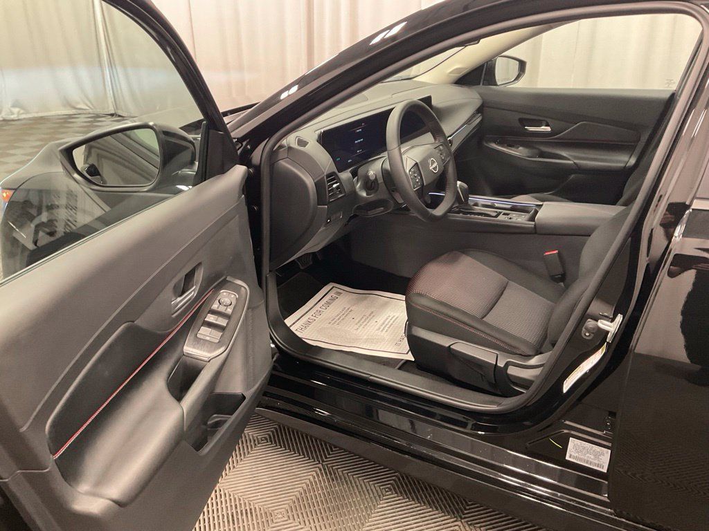 Used 2026 Nissan Sentra SR w/ Floor Mat Package FWD image 4