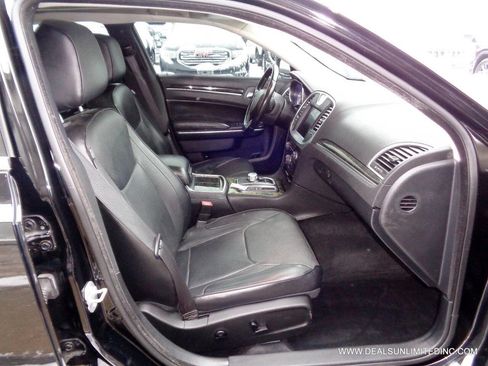Used 2015 Chrysler 300 C w/ Light Group image 22