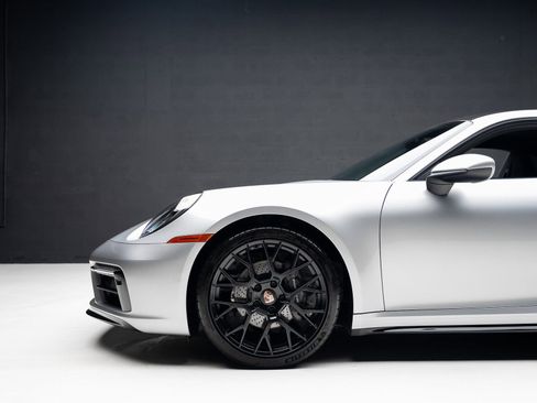 Used 2024 Porsche 911 Carrera RWD image 17