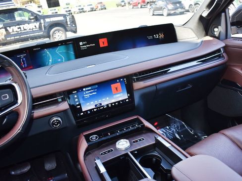 Used 2025 Lincoln Navigator L Reserve AWD/4WD image 18