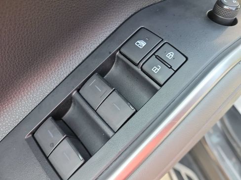 Certified 2021 Toyota Highlander XLE FWD image 13