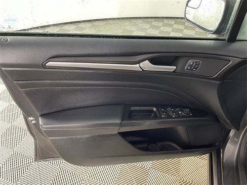 Used 2018 Ford Fusion Titanium image 10