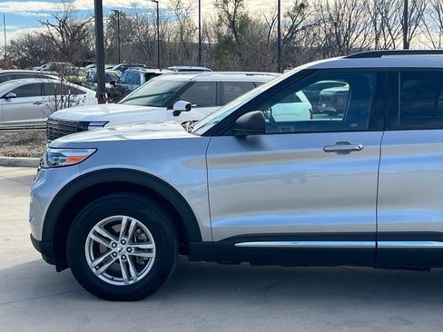 Used 2023 Ford Explorer XLT w/ Equipment Group 202A image 7