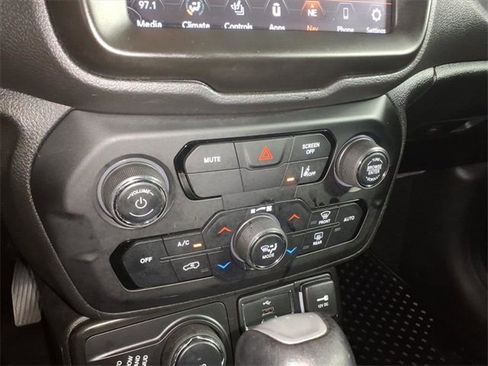 Used 2022 Jeep Renegade Limited image 22