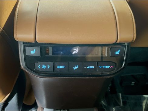 Used 2021 Toyota Highlander Platinum FWD image 20