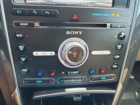 Used 2017 Ford Explorer Limited w/ Equipment Group 301A AWD/4WD image 27