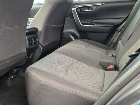 Used 2021 Toyota RAV4 XLE w/ Carpet Mat Package (TMS) FWD image 23