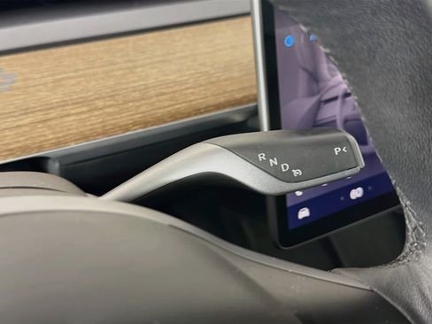 Used 2024 Tesla Model Y Long Range AWD/4WD image 24