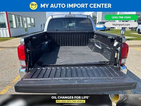 Used 2022 Toyota Tacoma SR5 AWD/4WD image 26