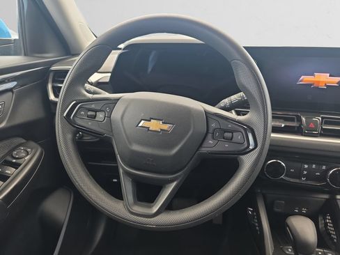 Used 2025 Chevrolet TrailBlazer LT AWD/4WD image 12