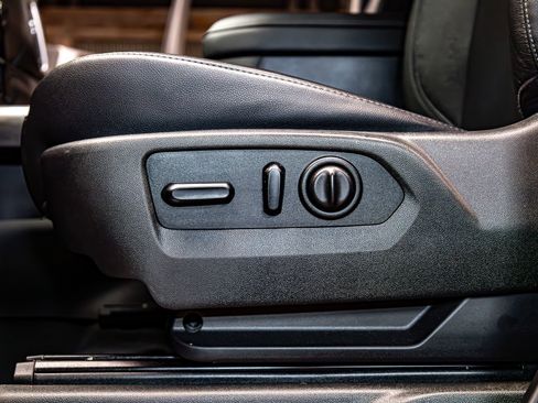 Used 2019 Chevrolet Silverado 1500 LTZ w/ LTZ Plus Package image 22