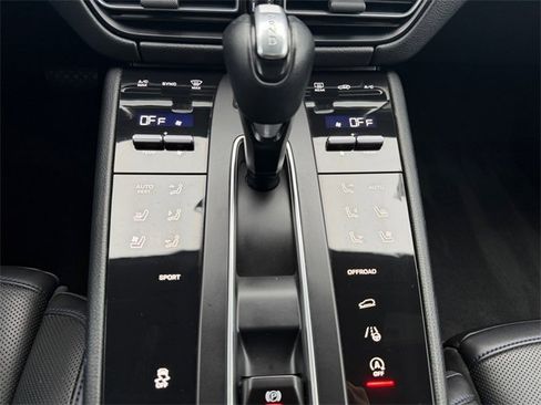 Used 2022 Porsche Macan image 24