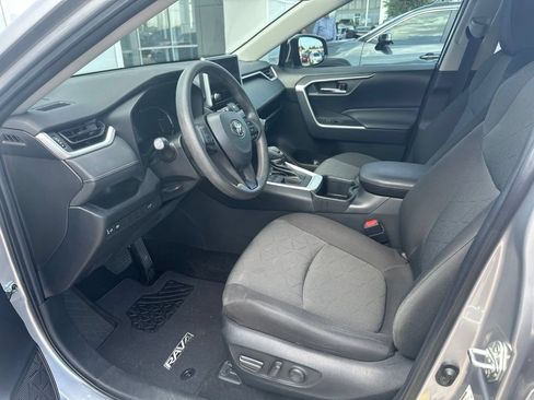 Used 2023 Toyota RAV4 XLE w/ Convenience Package FWD image 3