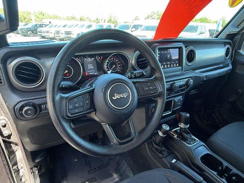 Used 2022 Jeep Wrangler Sport AWD/4WD image 18