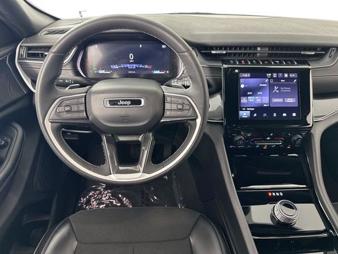 Used 2023 Jeep Grand Cherokee Altitude RWD image 21