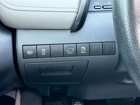 Used 2020 Toyota Camry LE image 29