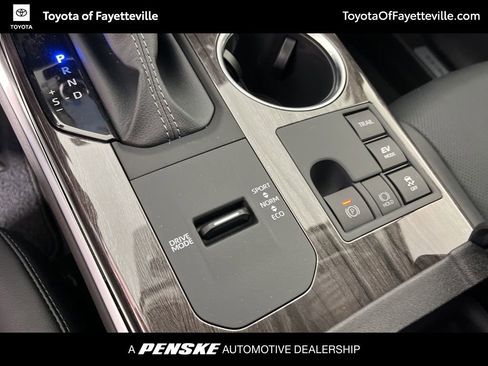 Used 2026 Toyota Highlander Limited image 37