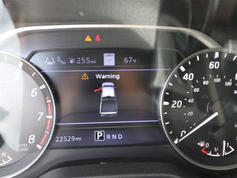 Used 2024 Nissan Titan Platinum Reserve w/ Moonroof Package image 18