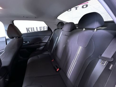 Used 2025 Hyundai Elantra SEL image 25