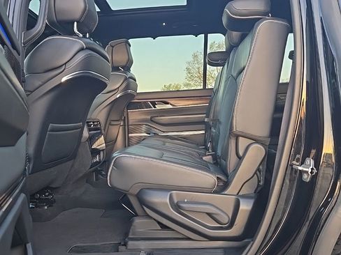 Used 2023 Jeep Grand Wagoneer Series II w/ Flexible Seating Group AWD/4WD image 26
