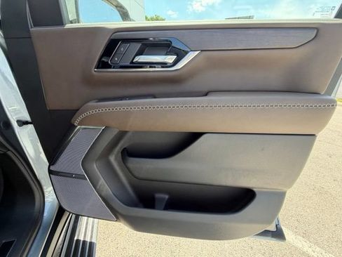 New 2026 GMC Yukon Denali Ultimate w/ LPO, Floor Liner Package AWD/4WD image 23