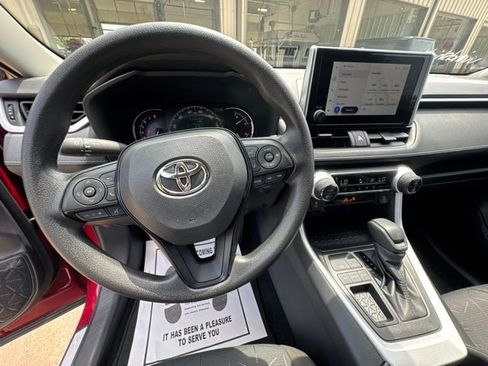 Used 2025 Toyota RAV4 XLE FWD image 16