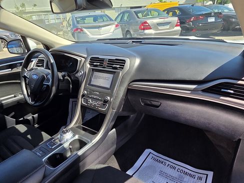 Used 2019 Ford Fusion SE FWD image 14
