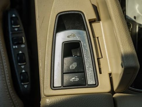 Used 2011 Mercedes-Benz E 550 Cabriolet image 32