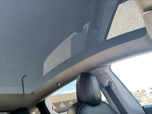Used 2021 Tesla Model Y Long Range AWD/4WD image 20