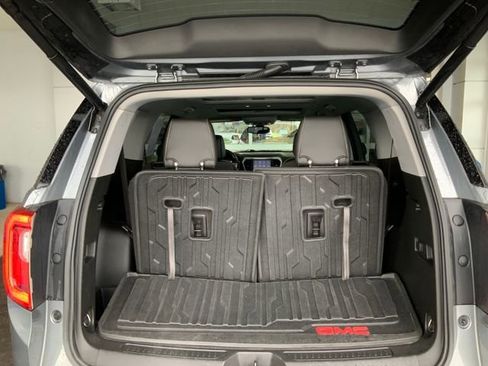 Used 2020 GMC Acadia SLT w/ Premium Package image 13