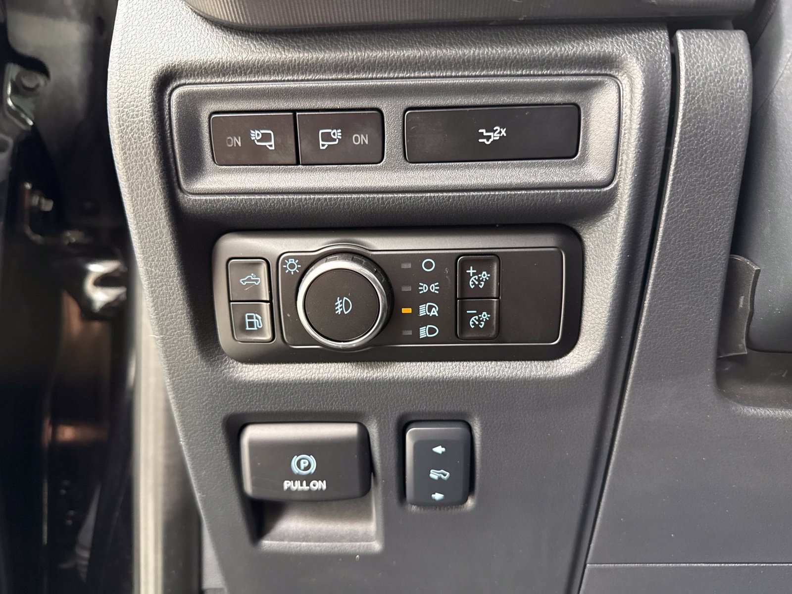 Used 2024 Ford F150 Lariat w/ Equipment Group 502A High AWD/4WD image 14