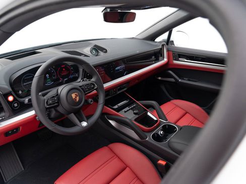 New 2026 Porsche Cayenne E-Hybrid Coupe image 4