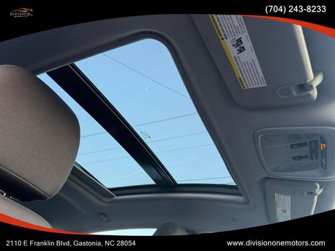 Used 2021 Chevrolet Malibu LT FWD image 13