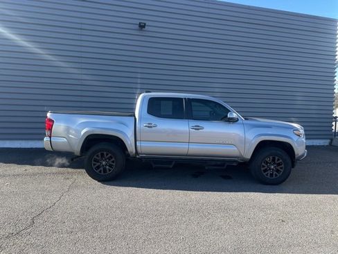 Used 2020 Toyota Tacoma SR5 image 2