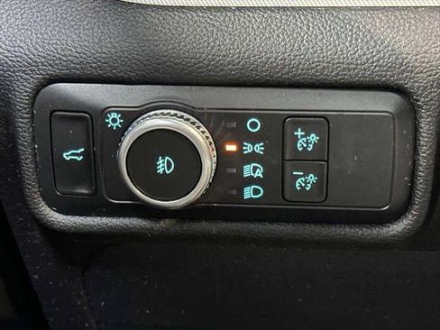 Used 2022 Ford Explorer XLT w/ Equipment Group 202A AWD/4WD image 23