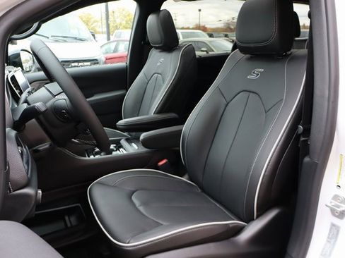 New 2026 Chrysler Pacifica Limited w/ S Appearance Package image 10