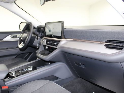 New 2026 Ford Explorer Active RWD image 28