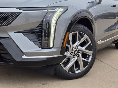 New 2026 Cadillac Optiq Luxury 1 image 7
