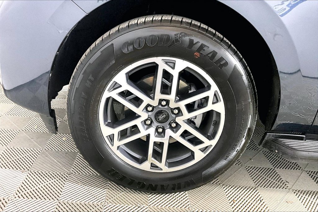 Used 2026 Ford Expedition Active RWD image 7
