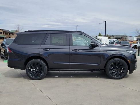 New 2026 Lincoln Navigator Reserve w/ Jet Appearance Package image 2