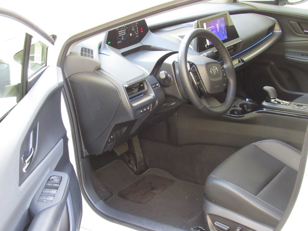Certified 2025 Toyota Prius XLE FWD image 10