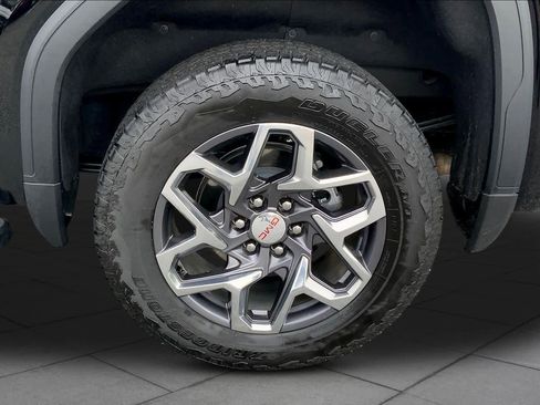 Used 2025 GMC Sierra 1500 SLT w/ SLT Premium Plus Package AWD/4WD image 10