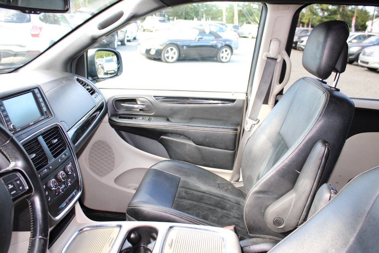 Used 2018 Dodge Grand Caravan SXT FWD image 14