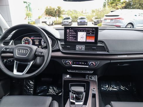 Certified 2025 Audi Q5 e Premium Plus w/ Premium Plus Package AWD/4WD image 13