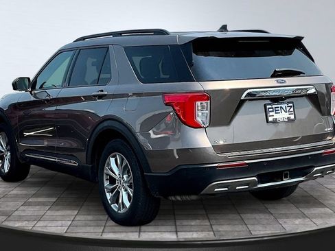 Used 2021 Ford Explorer XLT w/ Equipment Group 202A AWD/4WD image 4