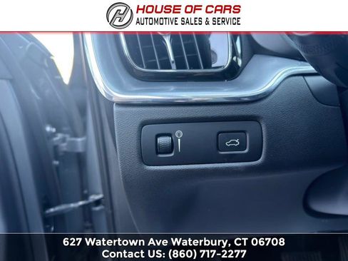 Used 2018 Volvo XC60 T5 Momentum w/ Vision Package AWD/4WD image 22