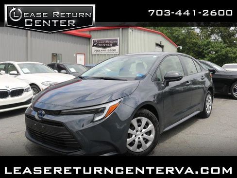 Used 2025 Toyota Corolla LE FWD image 1