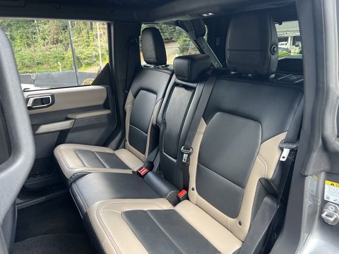 Used 2023 Ford Bronco Wildtrak image 28