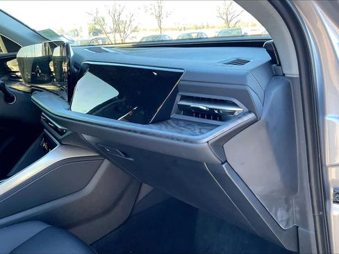 Used 2025 Audi Q5 Premium w/ Convenience Package image 17