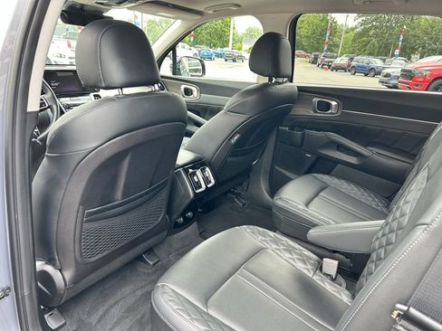 Used 2022 Kia Sorento SX Prestige image 16